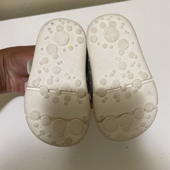 Baby shoes, size 3 months, color silver, good condition. - Picture 4 of 5